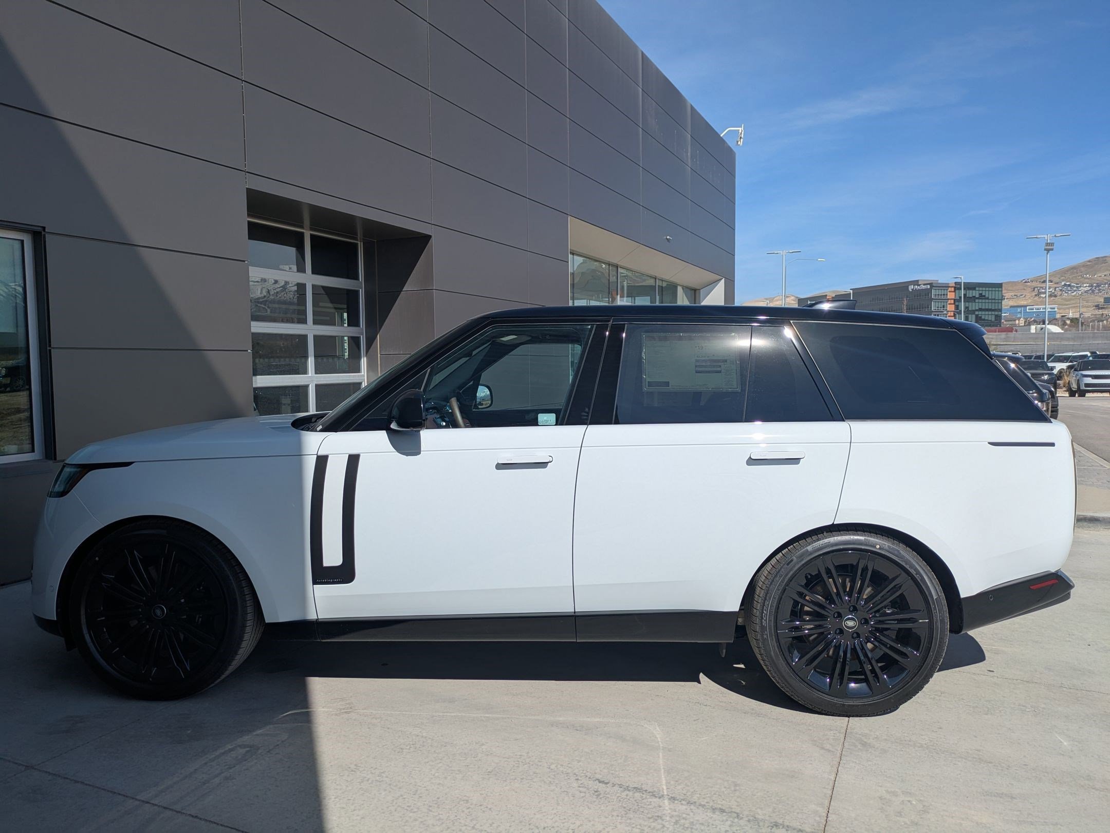 2025 Land Rover Range Rover Autobiography photo 9