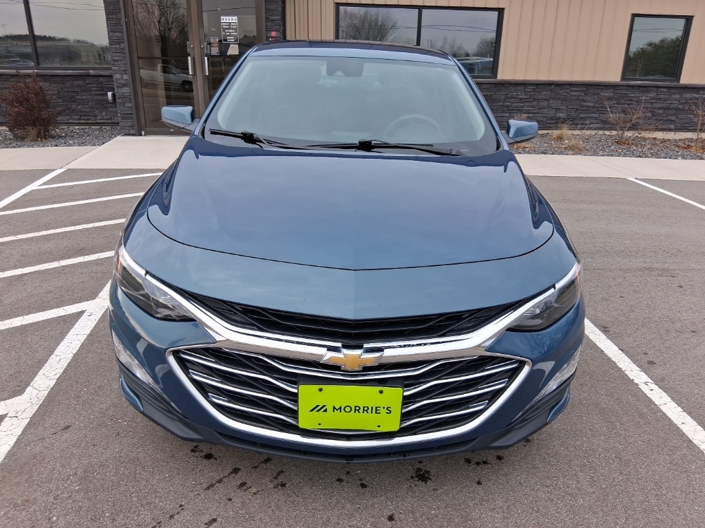 2024 Chevrolet Malibu 1LT photo 2