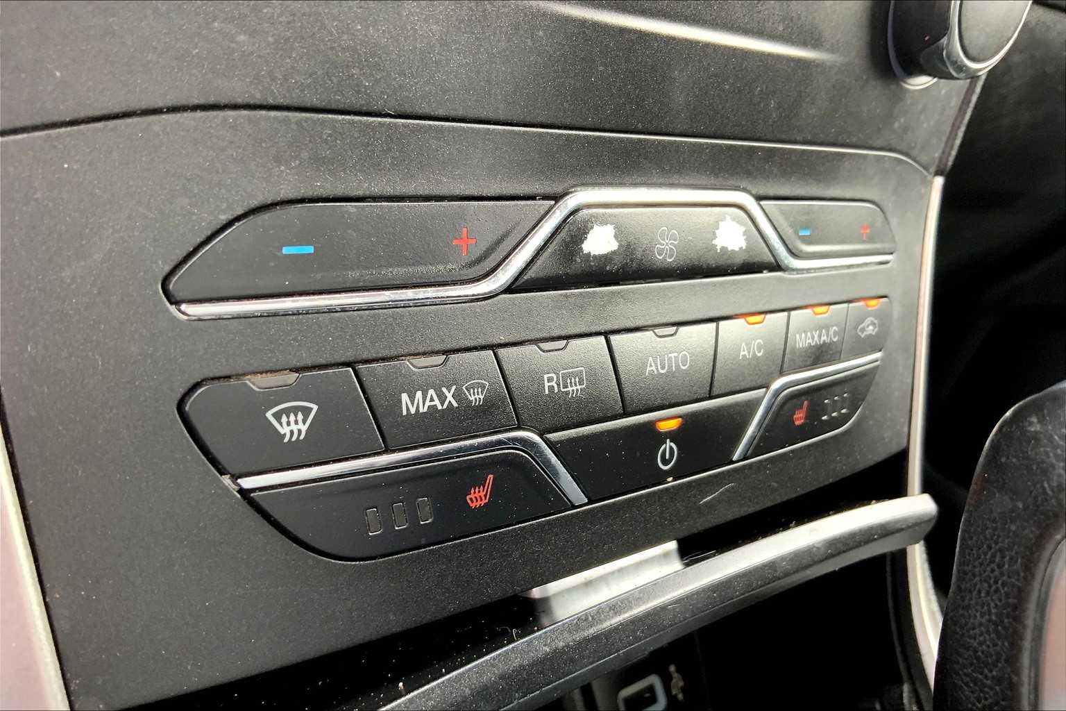 2017 Ford Edge SEL photo 27