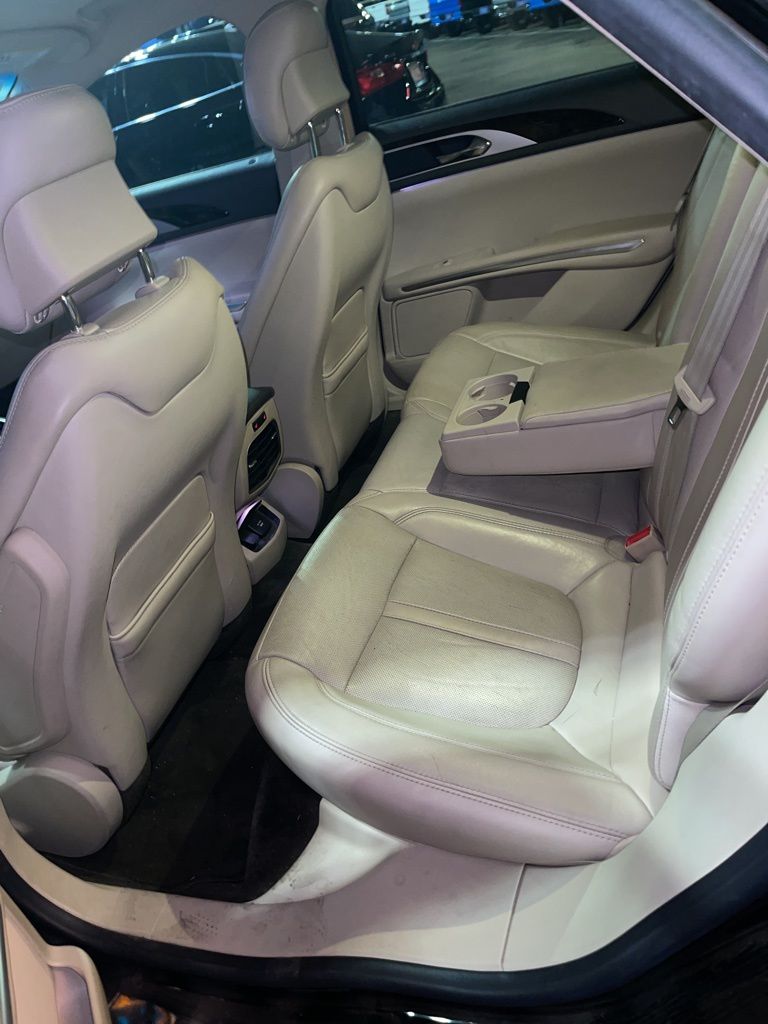 2016 Lincoln MKZ Base photo 4