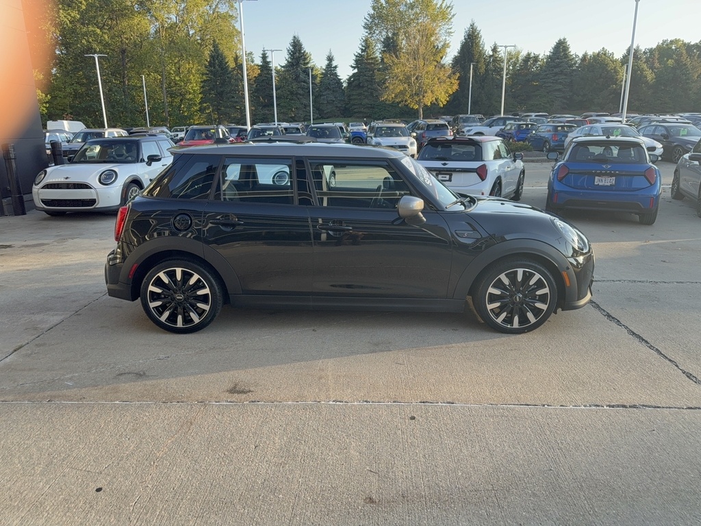 2024 Mini Cooper 4 Door Hardtop S photo 3