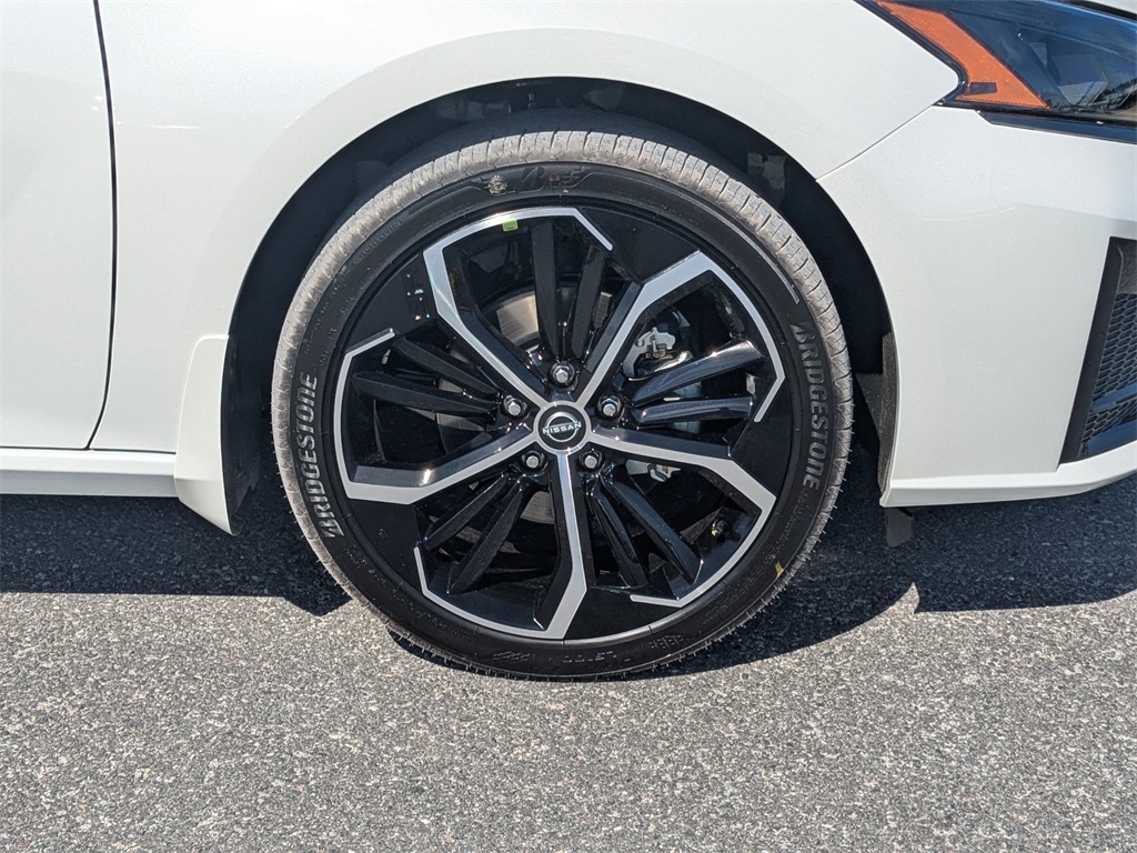 2025 Nissan Altima 2.5 SR photo 11