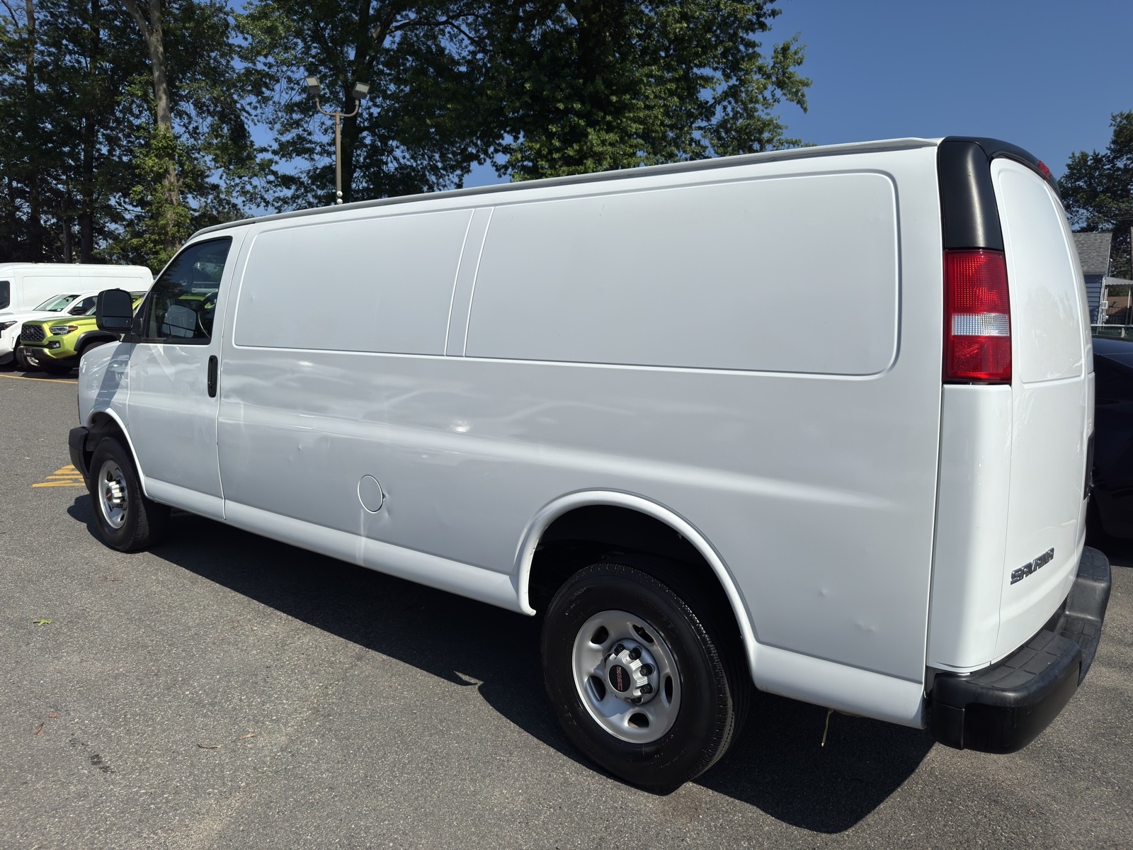 2023 Gmc Savana Cargo 2500 photo 4