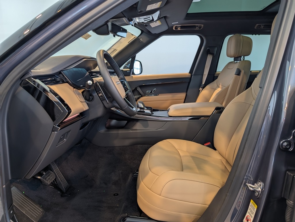2025 Land Rover Range Rover Sport SE photo 8