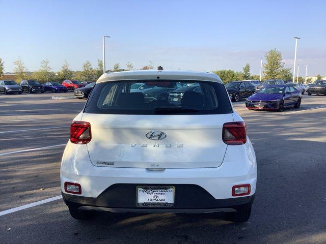 2026 Hyundai Venue SE photo 3