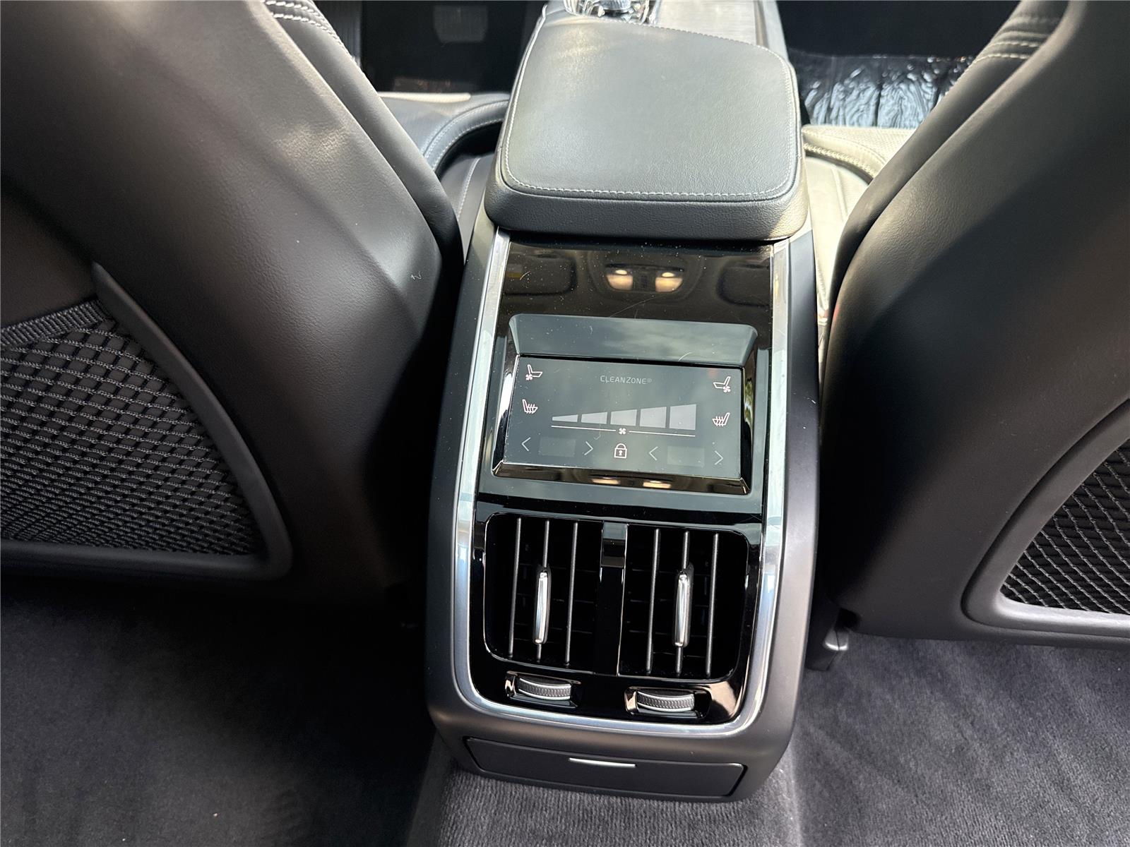 2023 Volvo S90 Ultimate photo 26