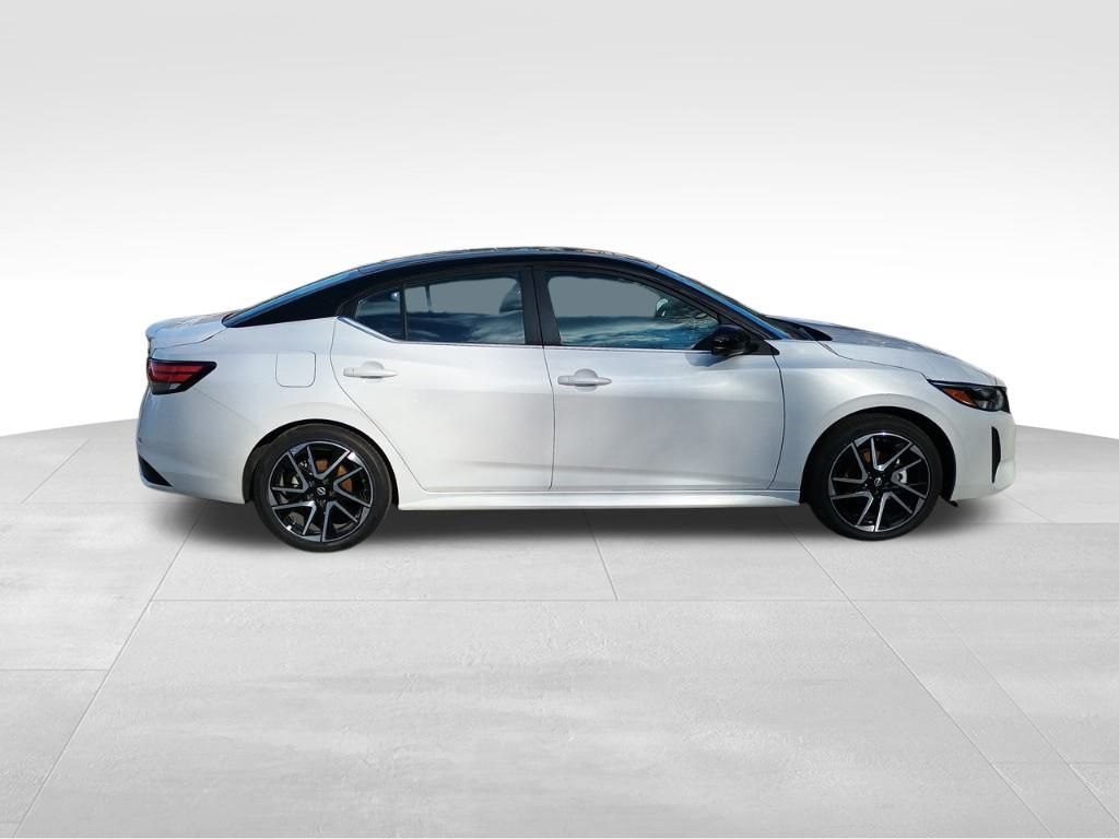 2025 Nissan Sentra SR photo 7