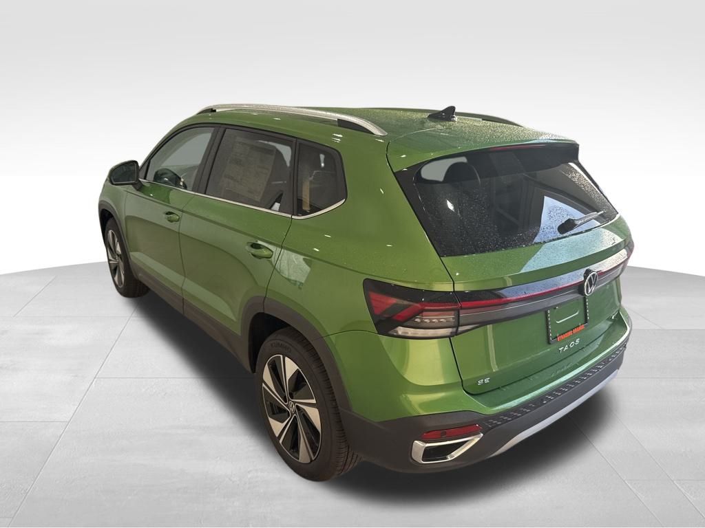 2025 Volkswagen Taos SE photo 3