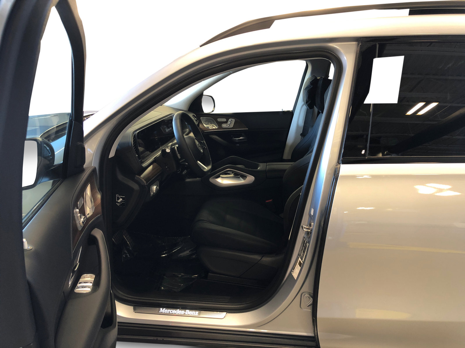2025 Mercedes Benz GLS 450 4MATIC photo 8