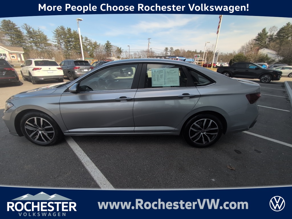 2025 Volkswagen Jetta 1.5T SE photo 3
