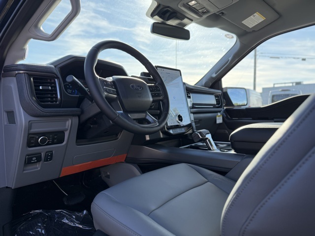 2025 Ford F-150 Lightning photo 14