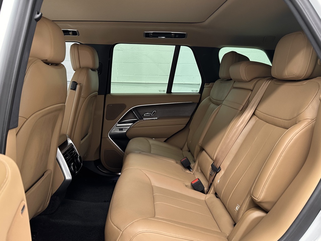 2023 Land Rover Range Rover SE photo 13