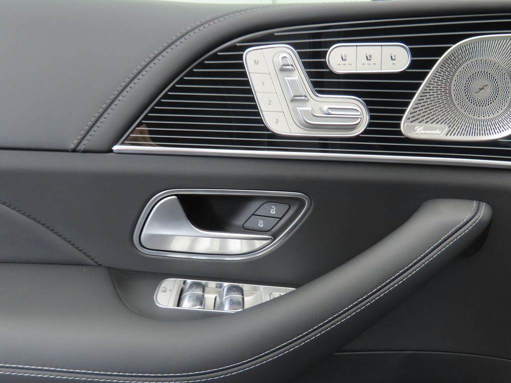 2025 Mercedes Benz GLS 63 AMG 4MATIC photo 24