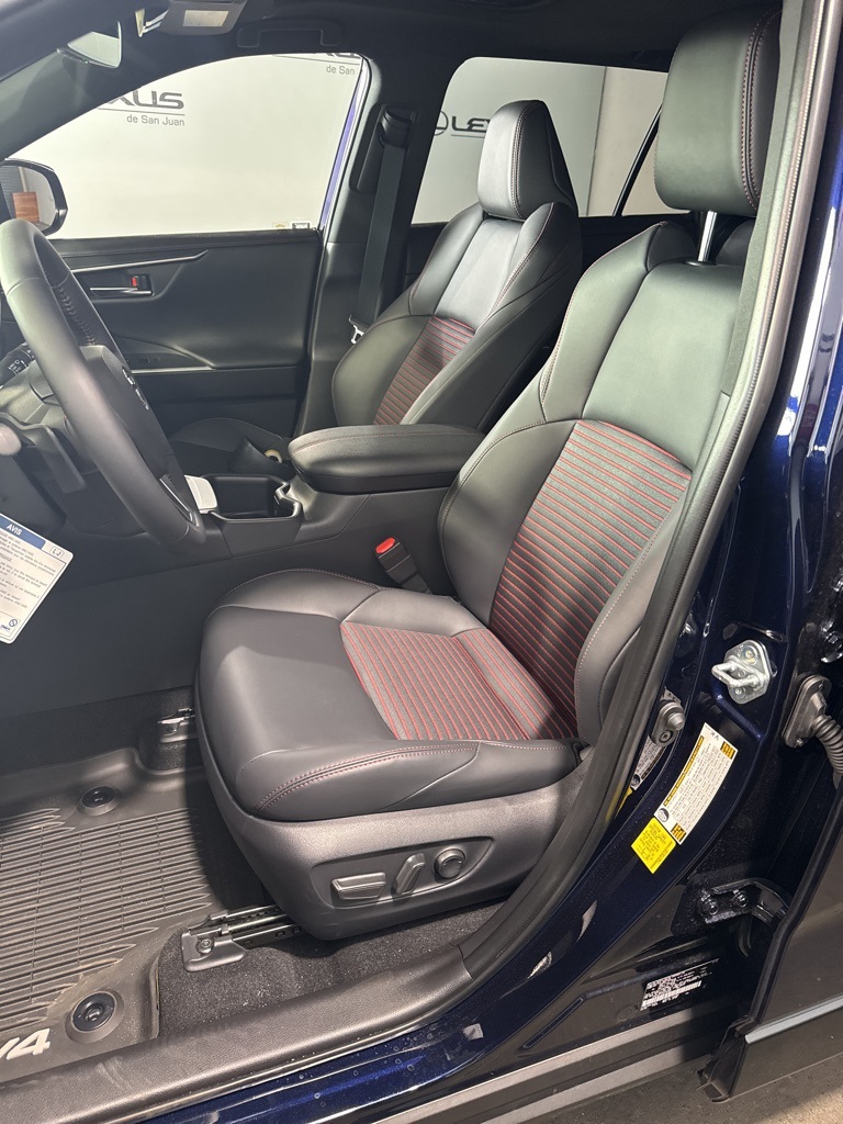 2025 Toyota RAV4 Hybrid XSE photo 32