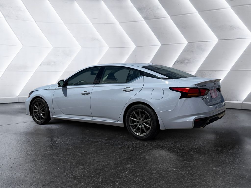 2024 Nissan Altima SR photo 5
