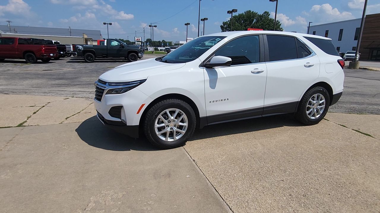 2024 Chevrolet Equinox LT photo 2