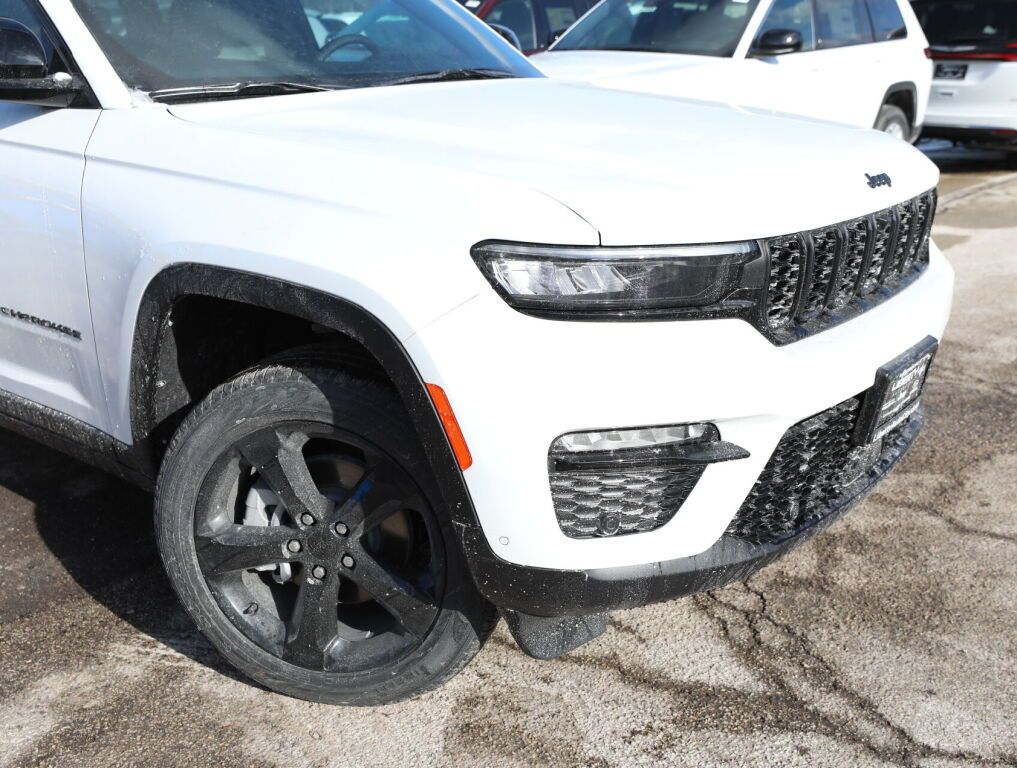 2025 Jeep Grand Cherokee Limited photo 2