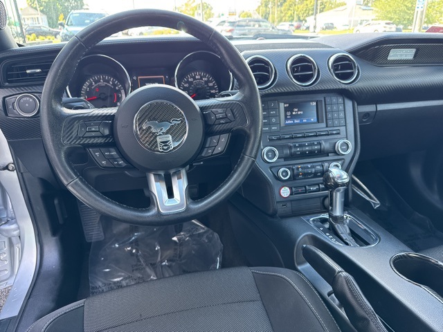 2017 Ford Mustang V6 photo 14