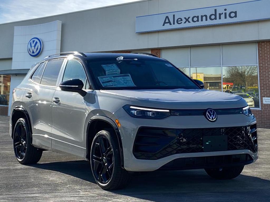 2026 Volkswagen Tiguan SE R-LINE BLACK's photo