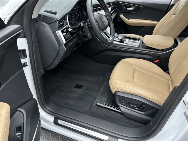 2025 Audi Q8 55 Premium Plus photo 2