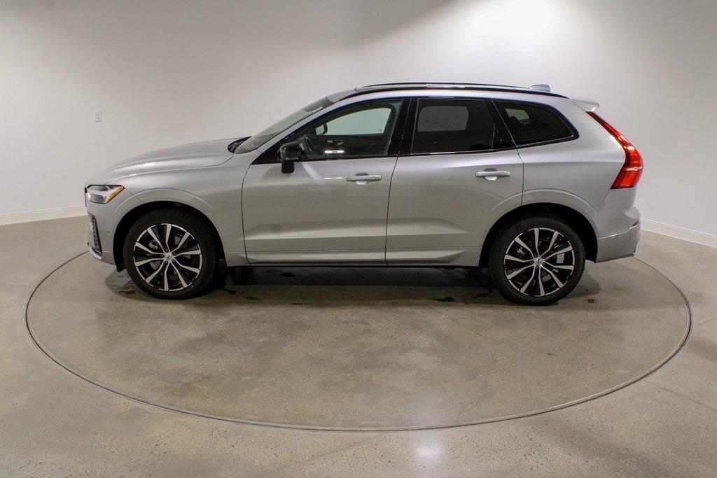 2025 Volvo XC60 B5 Plus photo 2