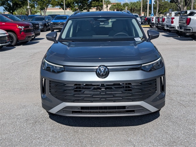 2025 Volkswagen Tiguan SE photo 3