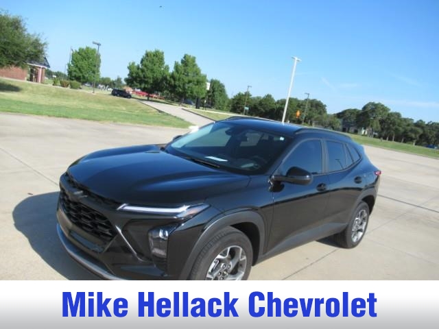2025 Chevrolet Trax LT photo 3