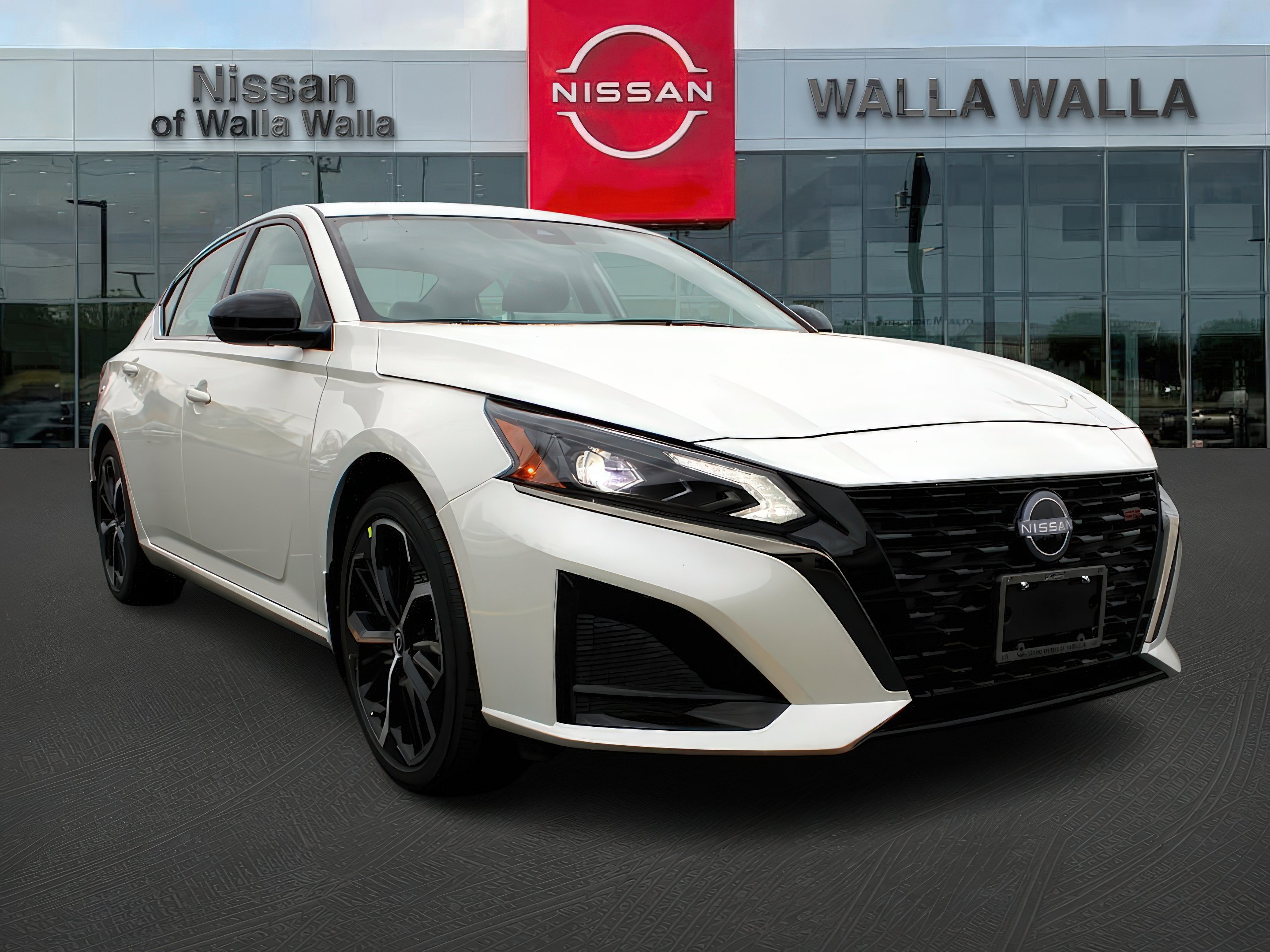 2025 Nissan Altima SR's photo