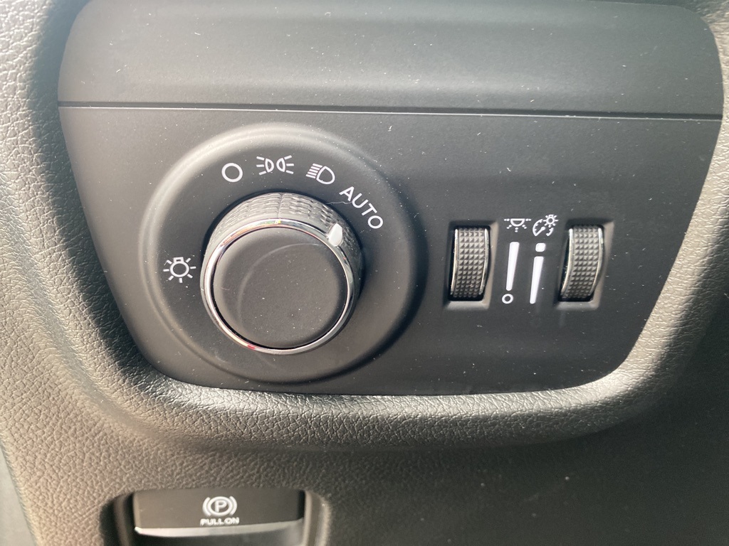 2025 Jeep Grand Cherokee Laredo X photo 18