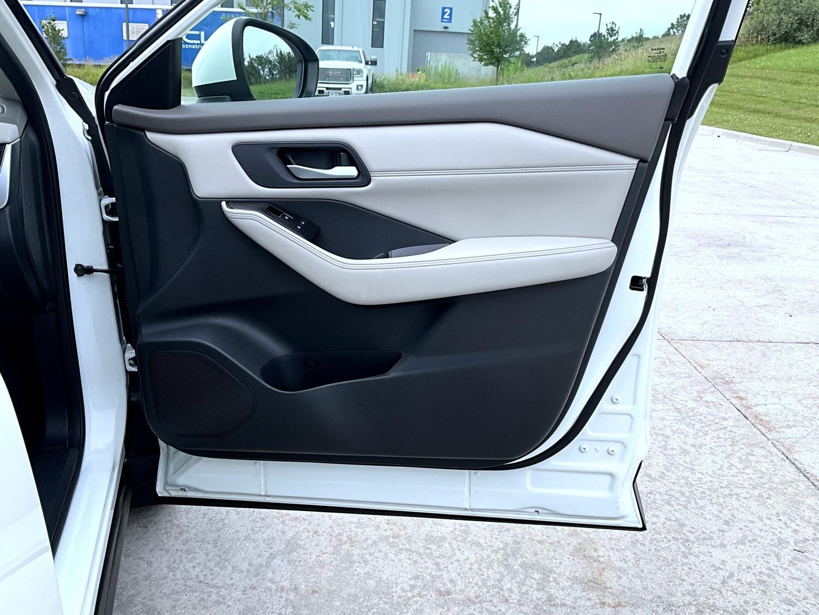 2022 Nissan Rogue SL photo 17