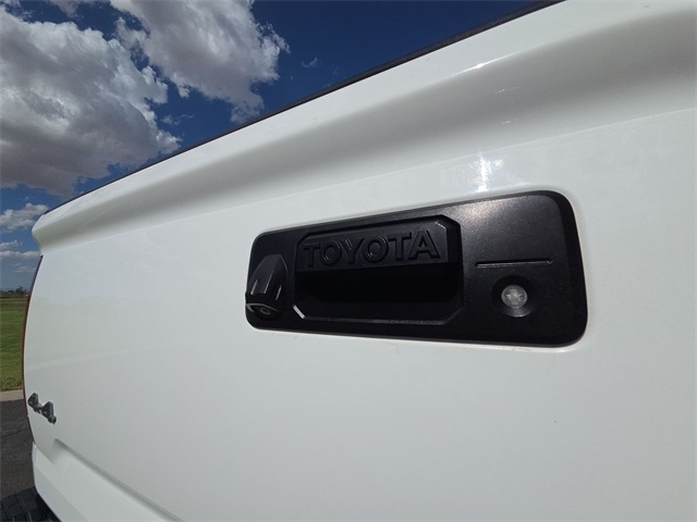 2015 Toyota Tundra SR5 Grade photo 25