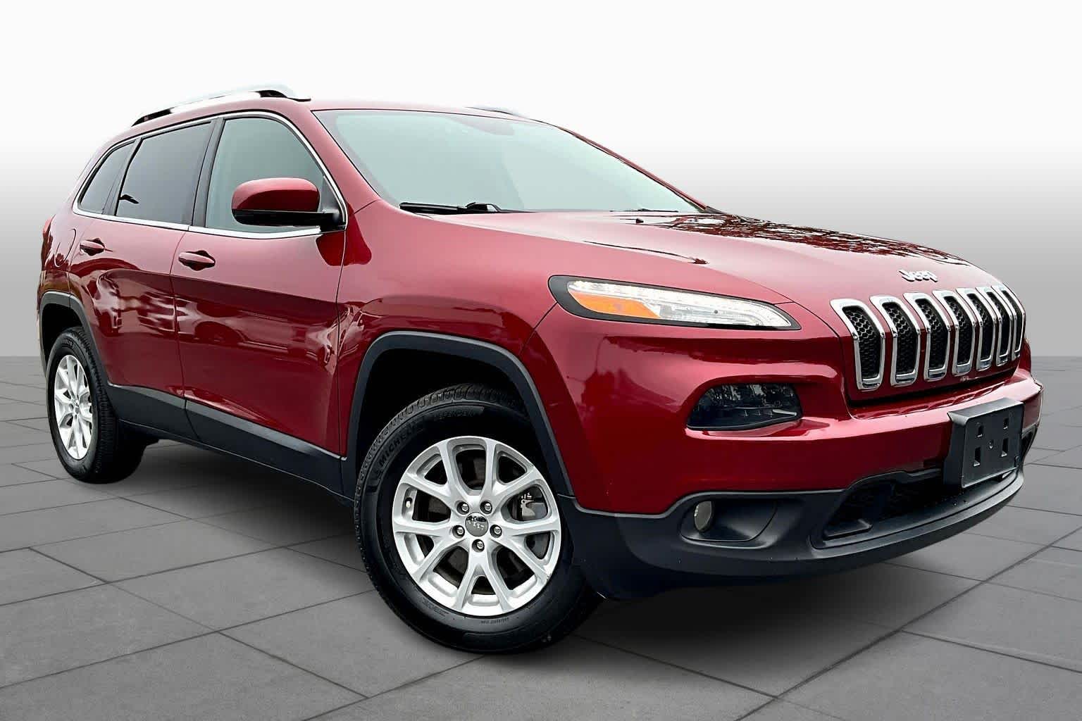 2017 Jeep Cherokee Latitude photo 2
