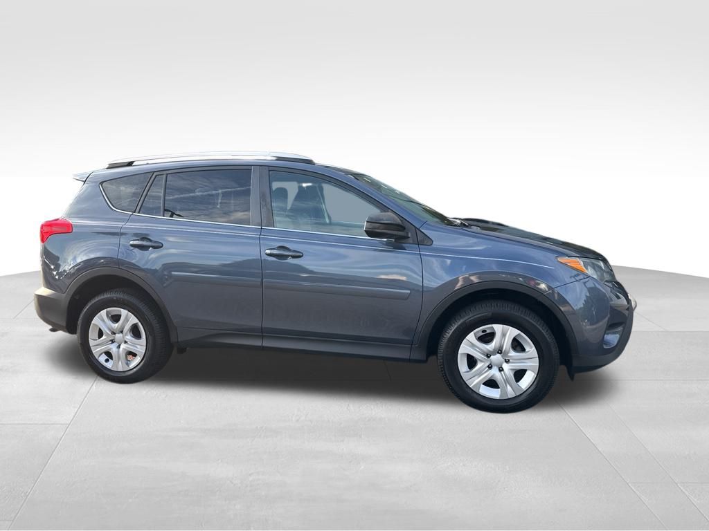 2013 Toyota RAV4 LE photo 12