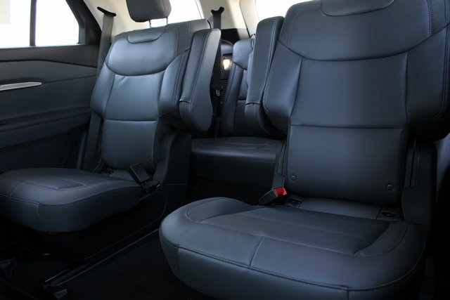 2025 Ford Explorer photo 3