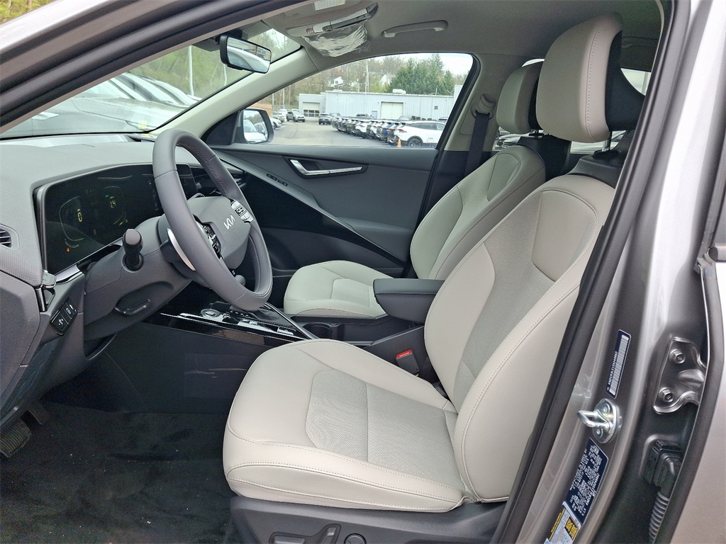 2025 Kia Niro EX photo 12