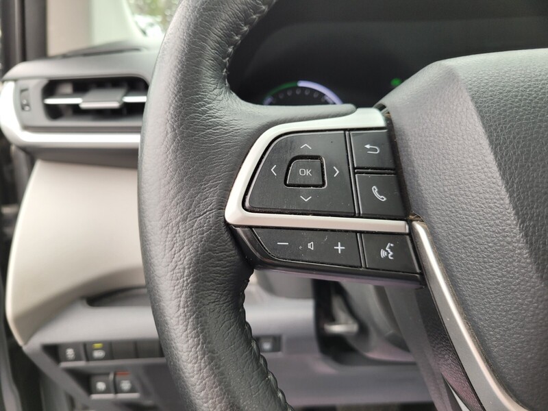 2021 Toyota Sienna XLE photo 25