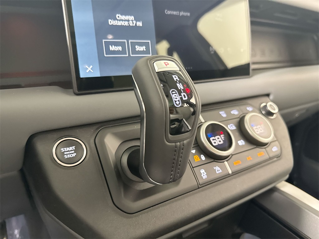 2025 Land Rover Defender 130 X-Dynamic SE photo 17