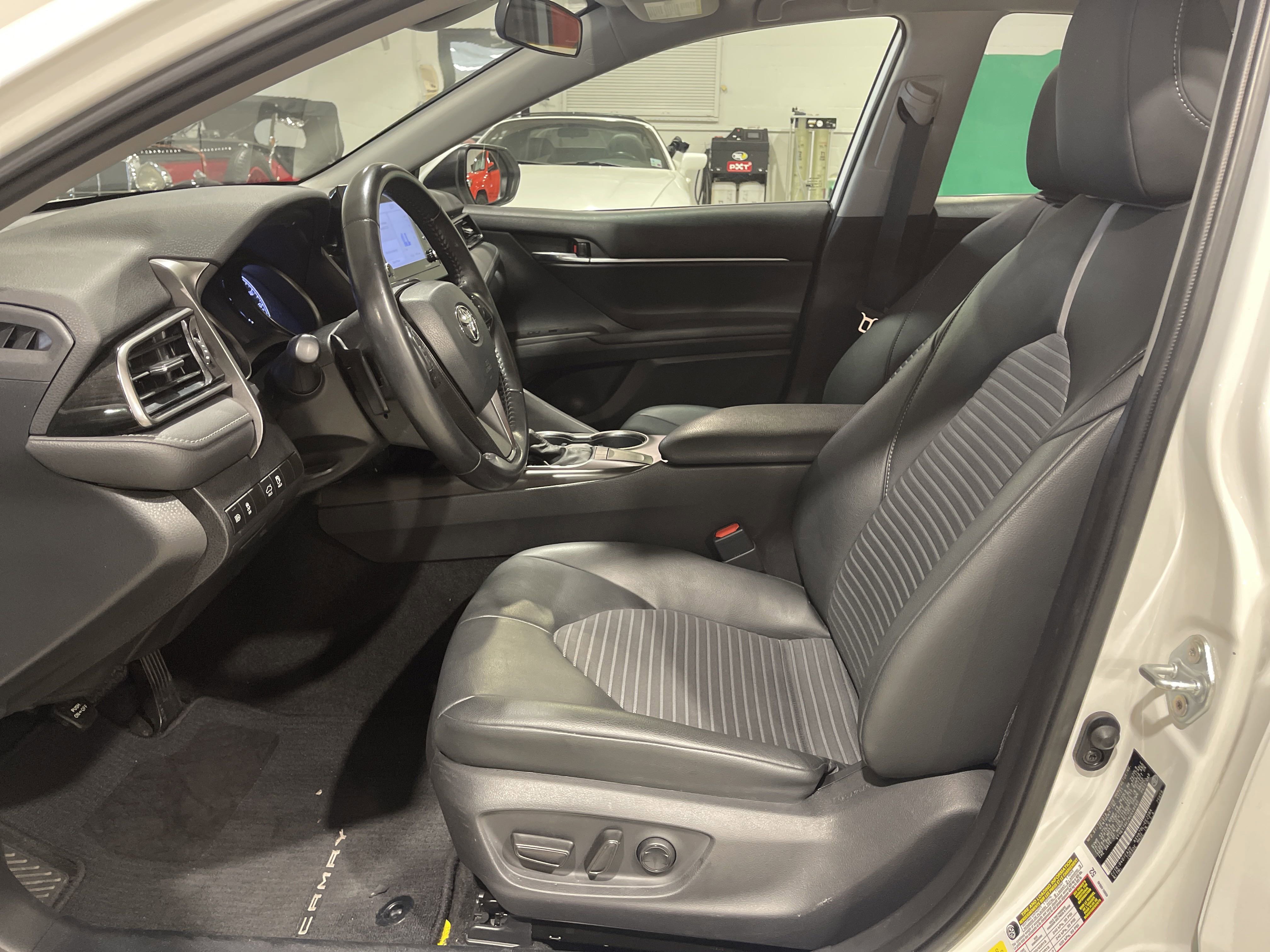 2022 Toyota Camry SE photo 11