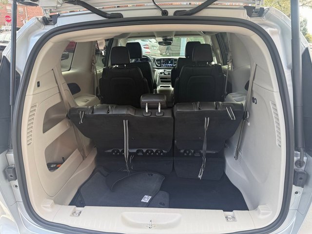 2024 Chrysler Pacifica Touring L photo 12