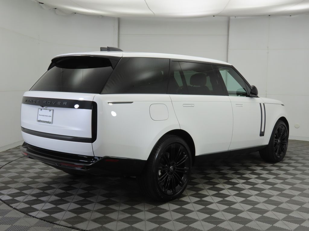 2025 Land Rover Range Rover SE photo 2