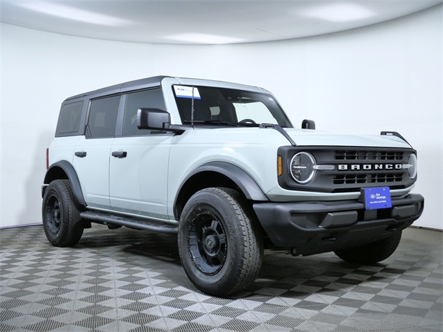 2023 Ford Bronco 4-Door Base's photo