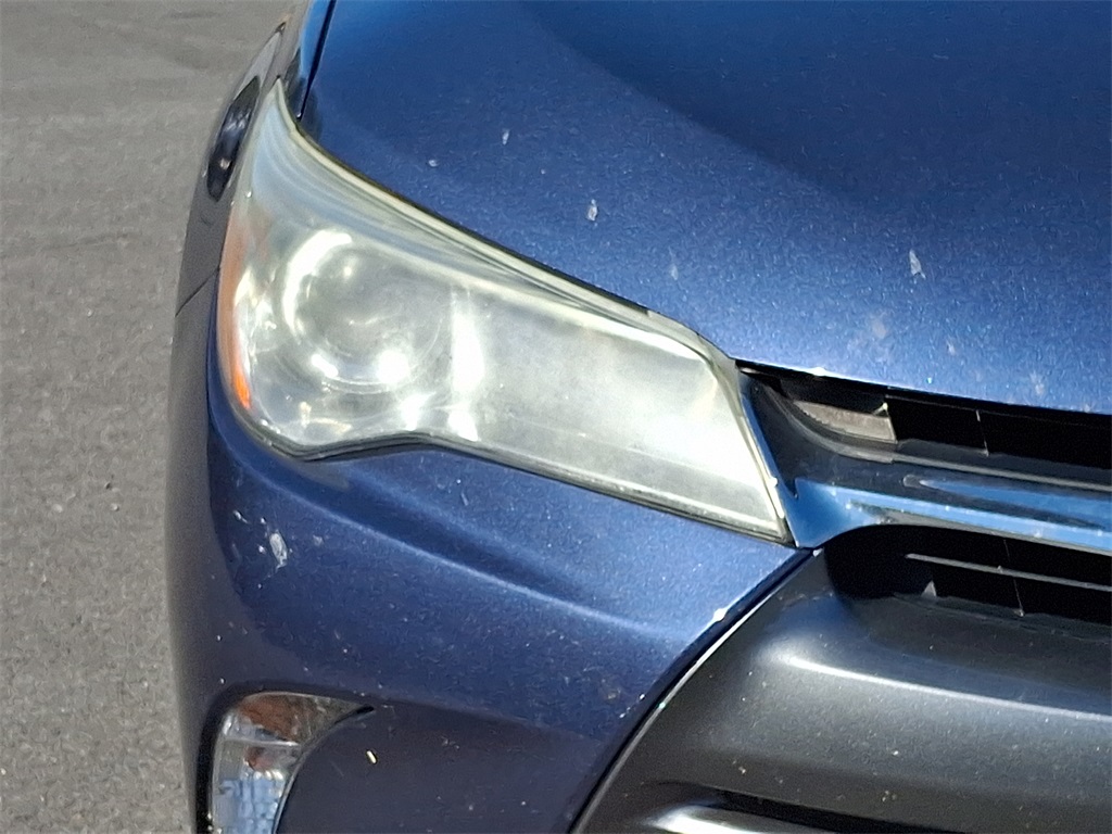 2016 Toyota Camry LE photo 8
