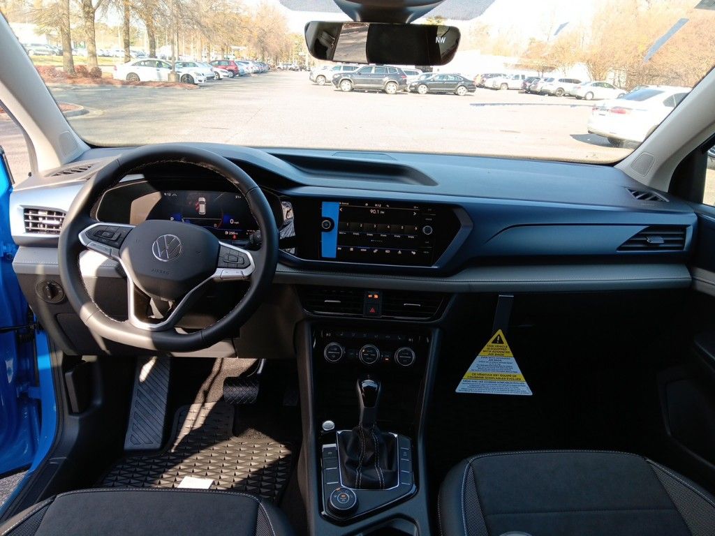 2024 Volkswagen Taos SE photo 11