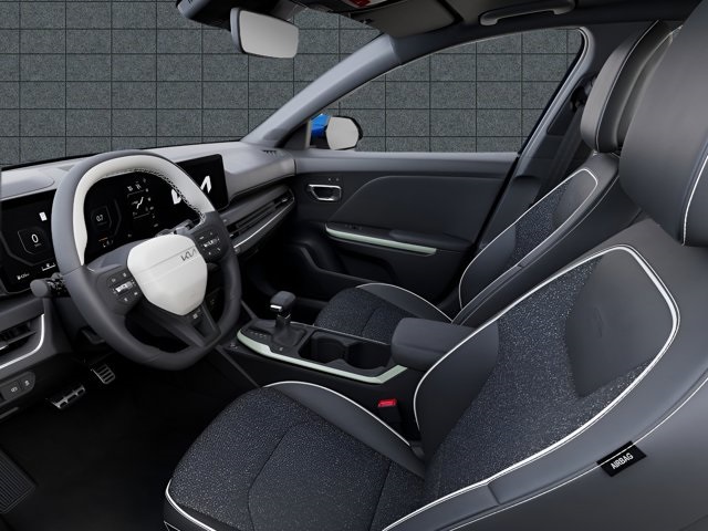 2025 Kia K4 GT-Line photo 18