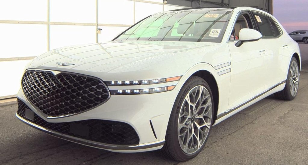 2025 GENESIS G90 Base's photo