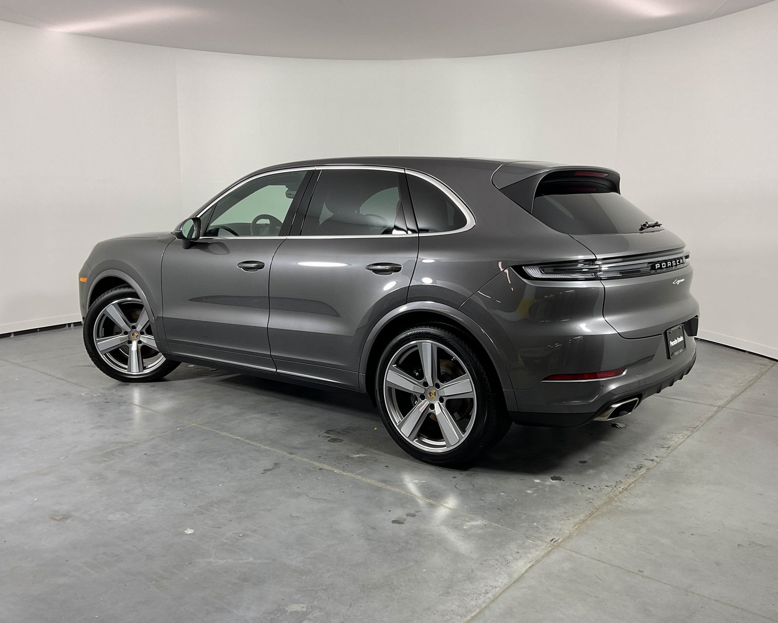 2024 Porsche Cayenne photo 3
