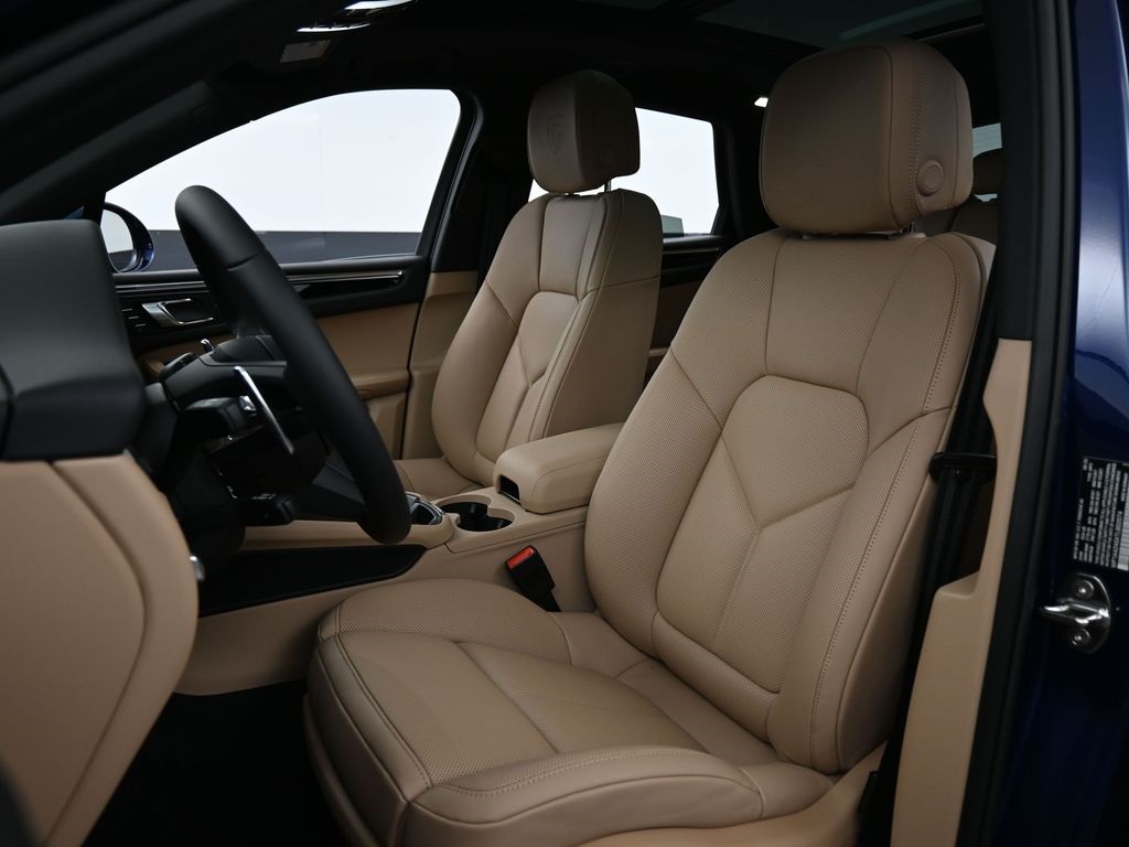 2026 Porsche Macan T photo 4