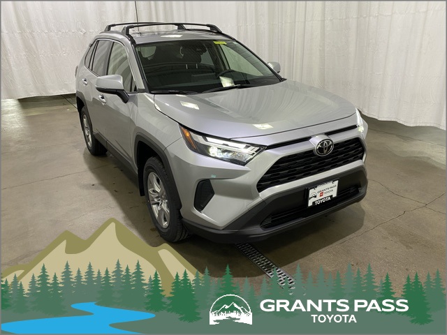 2025 Toyota RAV4 XLE's photo