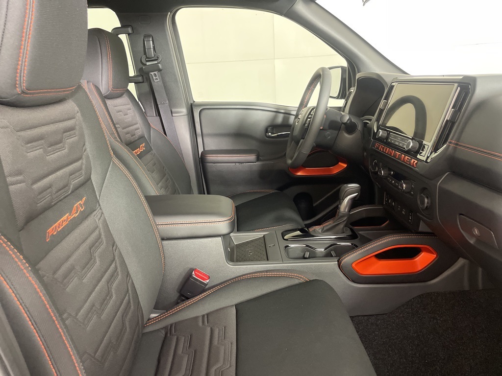 2025 Nissan Frontier PRO-4X photo 11