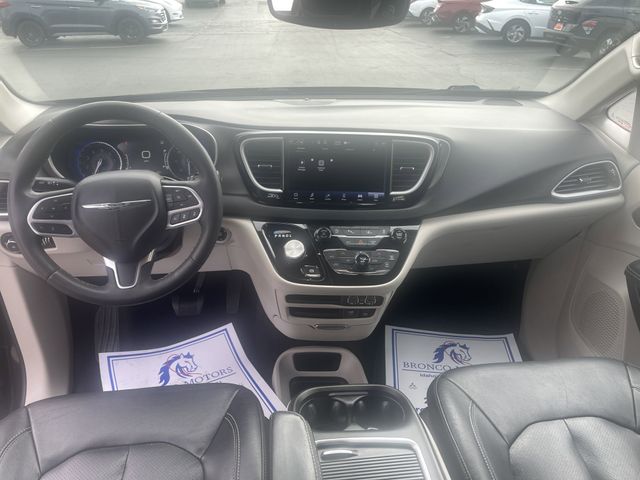 2022 Chrysler Pacifica Touring L photo 13
